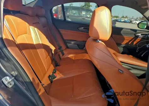 2019 Alfa Romeo Giulia z USA, uszkodzony, nr VIN ZARFAMANXK7599319